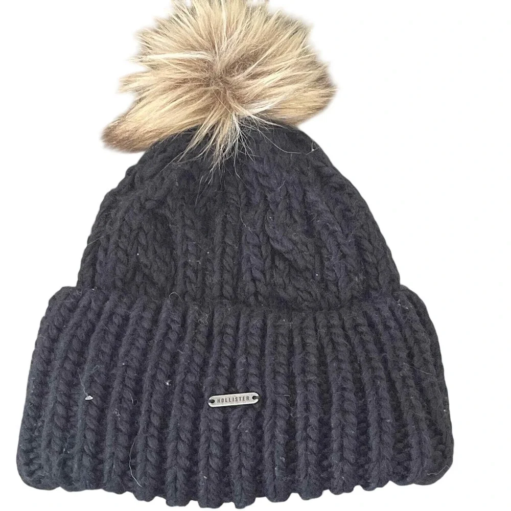 Hollister Black Heavy Knit Beanie with‎ Pom Pom Pre-owned